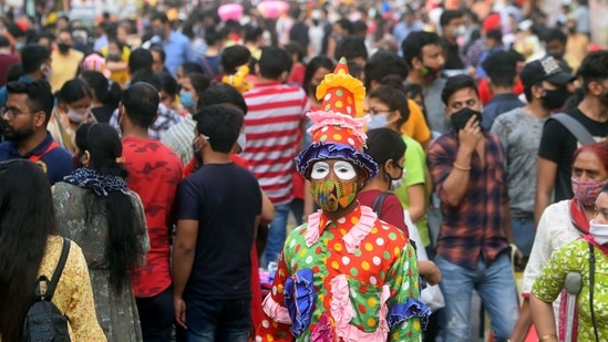 Vendors in the market, however, said that they were reminding visitors to wear masks and follow all protocols. (Amal KS/HT Photo) Vendors in the market, however, said that they were reminding visitors to wear masks and follow all protocols. (Amal KS/HT Photo)
