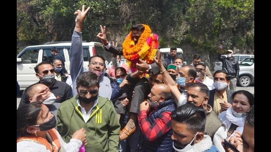 Himachal Congress president Kuldeep Singh Rathore being felicitated by party workers in Shimla on Thursday after the victory in Solan and Palampur municipal corporation elections. (Deepak Sansta/HT) Himachal Congress president Kuldeep Singh Rathore being felicitated by party workers in Shimla on Thursday after the victory in Solan and Palampur municipal corporation elections. (Deepak Sansta/HT)