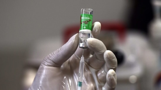 A medical worker draws up a dose of the Oxford/AstraZeneca vaccine against the coronavirus disease, marketed under the name Covishield and produced in India, in a syringe. (File Photo / HT)