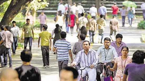 The consumer confidence index fell to 53.1 in March 2021 from 55.5 in January 2021, the RBI survey released on Wednesday showed.(AP file photo. Representative image) The consumer confidence index fell to 53.1 in March 2021 from 55.5 in January 2021, the RBI survey released on Wednesday showed.(AP file photo. Representative image)