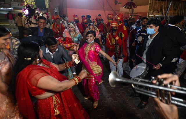At weddings, several guests while dancing in the procession or getting photo clicked, remove their mask or other facial cover. (Photo: Biplov Bhuyan/HT (Photo for representational purposes only)) At weddings, several guests while dancing in the procession or getting photo clicked, remove their mask or other facial cover. (Photo: Biplov Bhuyan/HT (Photo for representational purposes only))