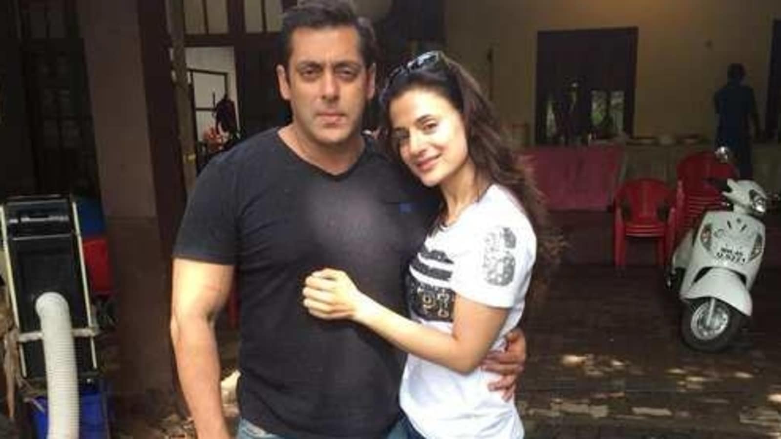 When Ameesha Patel brought 'Shan Paul' to Salman Khan's Prem Ratan Dhan Payo, left Twitter in splits