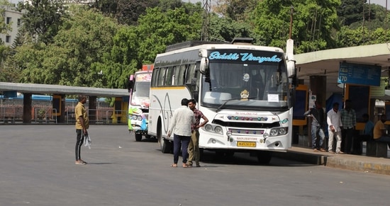 Privates buses ferrying stranded passengers from Majestic city Bus Stand during a strike called by KSRTC and BMTC, in Bengaluru, Karnataka. ( Sampath Kumar GP / Hindustan Times) Privates buses ferrying stranded passengers from Majestic city Bus Stand during a strike called by KSRTC and BMTC, in Bengaluru, Karnataka. ( Sampath Kumar GP / Hindustan Times)