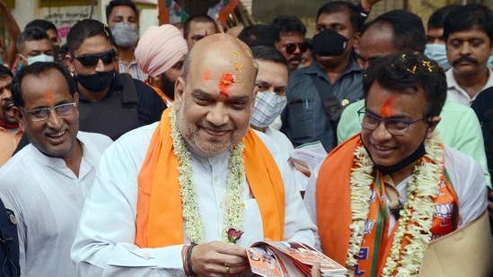 Home Minister Amit Shah with BJP Bhabanipur candidate Rudranil Ghosh during a door-to-door campaign on the eve of the 4th phase of Assembly Elections, in Bhabanipur (ANI Photo) Home Minister Amit Shah with BJP Bhabanipur candidate Rudranil Ghosh during a door-to-door campaign on the eve of the 4th phase of Assembly Elections, in Bhabanipur (ANI Photo)