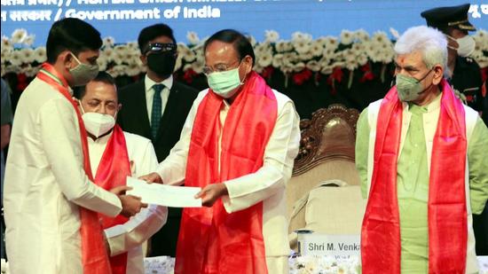 Vice-president M Venkaiah Naidu presenting awards to an IIM student during the convocation ceremony as J&K L-G Manoj Sinha looks on, in Jammu on Friday. (ANI) Vice-president M Venkaiah Naidu presenting awards to an IIM student during the convocation ceremony as J&K L-G Manoj Sinha looks on, in Jammu on Friday. (ANI)