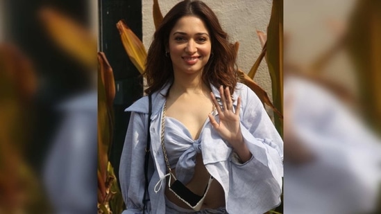 She topped it off by leaving her middle-parted slightly wavy hair open and with a subtle makeup look. Don't you love this outfit? (Varinder Chawla) She topped it off by leaving her middle-parted slightly wavy hair open and with a subtle makeup look. Don't you love this outfit? (Varinder Chawla)