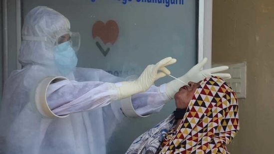 Delhi reported a significant spike in new Covid-19 cases by registering as many as 7,437 fresh cases and 24 related deaths in last 24 hours.(HT File Photo) Delhi reported a significant spike in new Covid-19 cases by registering as many as 7,437 fresh cases and 24 related deaths in last 24 hours.(HT File Photo)