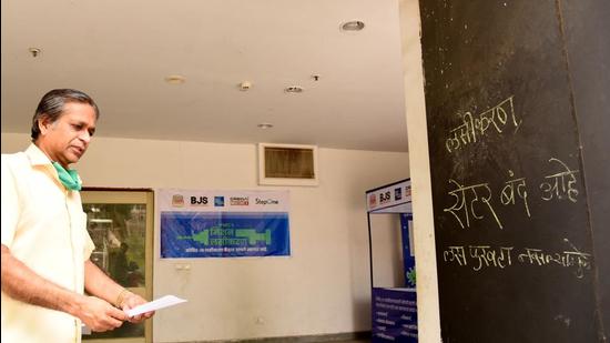 Jumbo Vaccination Centre, at ESIS Hospital in Vashi, Navi Mumbai, is closed due to shortage of vaccines, on Thursday, April 8. (Bachchan Kumar/ HT photo) Jumbo Vaccination Centre, at ESIS Hospital in Vashi, Navi Mumbai, is closed due to shortage of vaccines, on Thursday, April 8. (Bachchan Kumar/ HT photo)