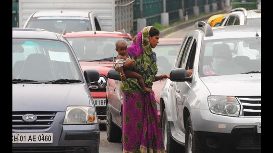 SC asks Centre, Punjab, Haryana to respond on plea seeking repeal of provisions criminalising begging SC asks Centre, Punjab, Haryana to respond on plea seeking repeal of provisions criminalising begging
