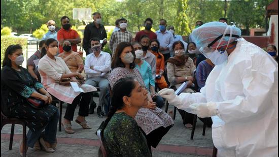The number of active cases went past 5,000 in Mohali district, while four people died and 166 were discharged on Saturday. (HT Photo) The number of active cases went past 5,000 in Mohali district, while four people died and 166 were discharged on Saturday. (HT Photo)