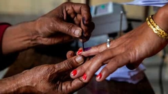 Elections for 294 Assembly seats in West Bengal are being held in eight phases. The votes will be counted on May 2.(AP Photo ) Elections for 294 Assembly seats in West Bengal are being held in eight phases. The votes will be counted on May 2.(AP Photo )