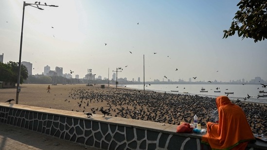 A Hindu priest is seen near the deserted Chowpatty beach during a weekend lockdown in Mumbai on April 10. Maharashtra reported 58,993 new Covid-19 cases, 45,391 recoveries, and 301 deaths during the previous 24 -hour period, the Union Health ministry's health update showed on April 10.(Punit Paranjpe/AFP)
