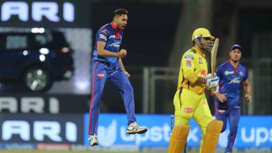 CSK lost quick wickets in middle overs. (Source: IPL)