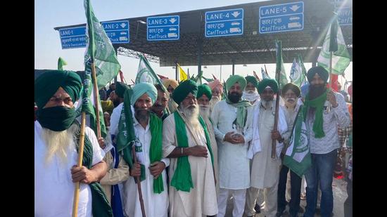 Farmers after blocking a toll plaza on the Kundli-Manesar-Palwal Expressway in Sonepat district on Saturday. (HT Photo) Farmers after blocking a toll plaza on the Kundli-Manesar-Palwal Expressway in Sonepat district on Saturday. (HT Photo)