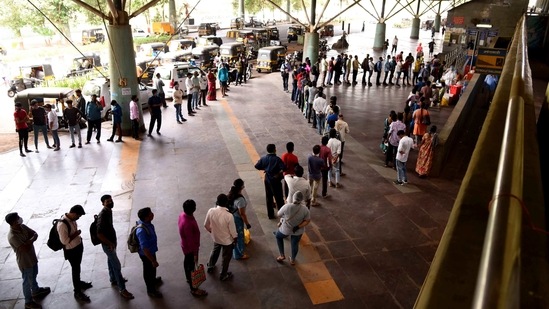 A long queue of travelers waiting to give swab samples for Covid-19 screening, at Turbhe Railway Station in Navi Mumbai on April 8. The country, which is currently in the throes of a vicious second wave of Covid-19, has been registering a steady increase in the number of cases on a regular basis. (Bachchan Kumar / HT Photo) A long queue of travelers waiting to give swab samples for Covid-19 screening, at Turbhe Railway Station in Navi Mumbai on April 8. The country, which is currently in the throes of a vicious second wave of Covid-19, has been registering a steady increase in the number of cases on a regular basis. (Bachchan Kumar / HT Photo)