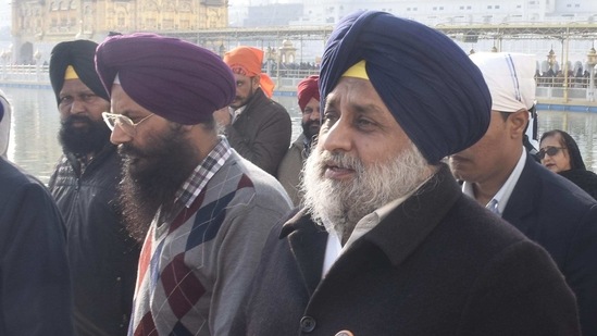Shiromani Akali Dal (SAD) leader Sukhbir Singh Badal criticised Punjab chief minister Amarinder Singh on Sunday. (Sameer Sehgal/ Hindustan Times) Shiromani Akali Dal (SAD) leader Sukhbir Singh Badal criticised Punjab chief minister Amarinder Singh on Sunday. (Sameer Sehgal/ Hindustan Times)