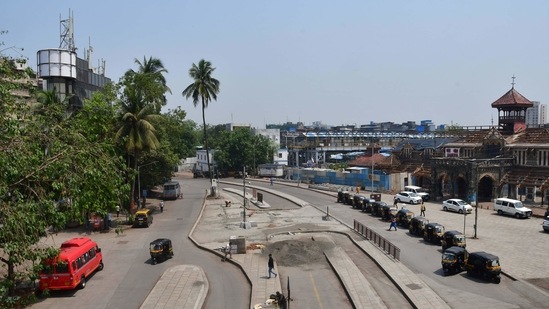 A deserted view of Bandra Station during the weekend lockdown imposed by the state government in wake of rising coronavirus cases, in Mumbai.(Bhushan Koyande/ HT Photo) A deserted view of Bandra Station during the weekend lockdown imposed by the state government in wake of rising coronavirus cases, in Mumbai.(Bhushan Koyande/ HT Photo)