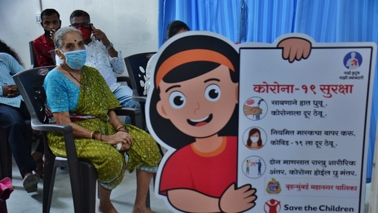 Senior citizens visit to Rajawadi Hospital vaccine centre to get vaccinated at Ghatkopar mumbai at Mumbai. (Praful Gangurde / HT Photo ) Senior citizens visit to Rajawadi Hospital vaccine centre to get vaccinated at Ghatkopar mumbai at Mumbai. (Praful Gangurde / HT Photo )