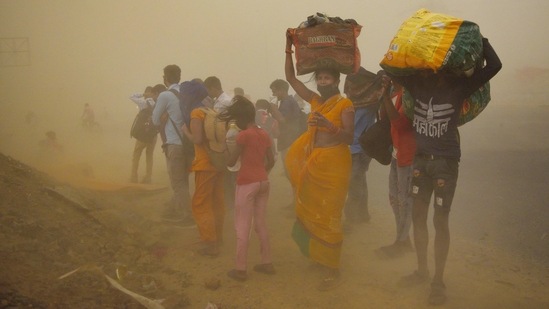 Migrant workers walking towards Farrukhabad and Sultanpur pause during a sudden dust storm, Ghaziabad.(HT Photo) Migrant workers walking towards Farrukhabad and Sultanpur pause during a sudden dust storm, Ghaziabad.(HT Photo)