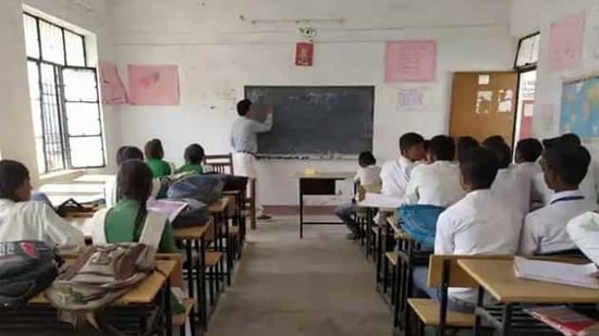 The school teachers in Uttar Pradesh's Rampur are demanding an early salary from the district school inspector, failing which they will gherao the DIOS office. (Representational Image)