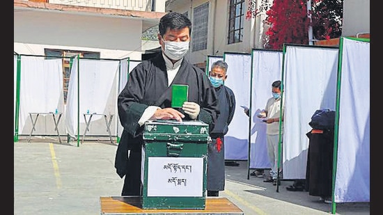 Incumbent Sikyong Lobsang Sangay casts his vote at a polling booth at McLeodganj. (HT File)
