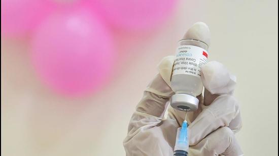 A medic prepares to administer the first dose of Covid-19 vaccine. (PTI) A medic prepares to administer the first dose of Covid-19 vaccine. (PTI)