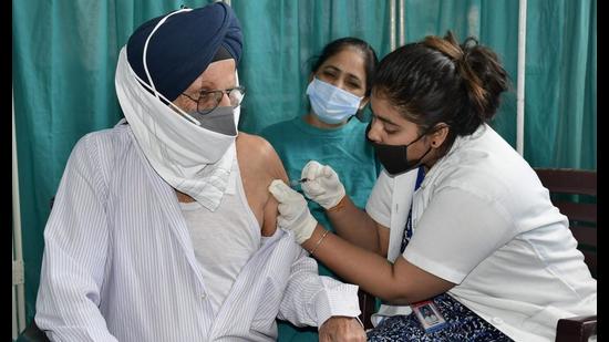 Punjab gets stock of 4 lakh doses, begins vaccination at workplaces Punjab gets stock of 4 lakh doses, begins vaccination at workplaces