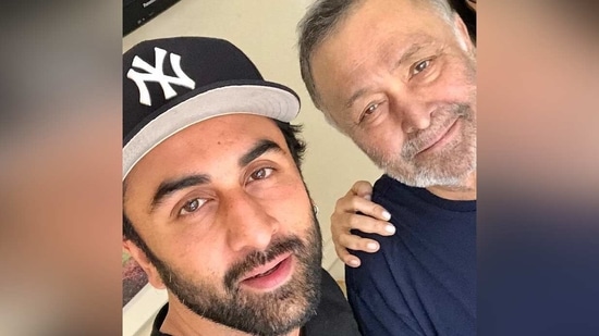 Rishi Kapoor and Ranbir Kapoor pose together.