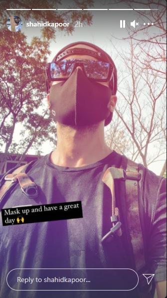 Shahid Kapoor steps out wearing a mask.