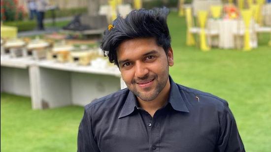 Guru Randhawa wishes everyone to be safe this Baisakhi. Guru Randhawa wishes everyone to be safe this Baisakhi.