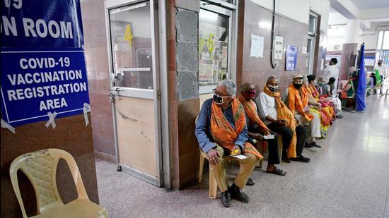 New Delhi, April 11 (ANI): Elderly people wait in a queue to get COVID-19 vaccine at the inoculation center as the 'Tika (vaccination) Utsav' begins at a local health center in New Delhi on Sunday. (ANI Photo) (ANI) New Delhi, April 11 (ANI): Elderly people wait in a queue to get COVID-19 vaccine at the inoculation center as the 'Tika (vaccination) Utsav' begins at a local health center in New Delhi on Sunday. (ANI Photo) (ANI)