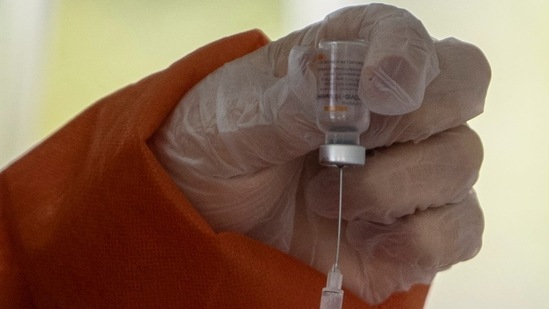 A nurse prepares a dose of Sinovac's CoronaVac vaccine to inoculate people against Covid-19.(AFP)