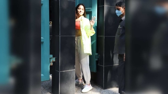 We have to say that the actor incorporated pastel colours in her athleisure look like a total pro and we are taking notes.(Varinder Chawla)