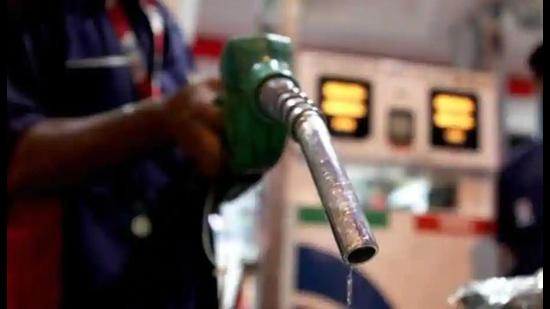 Gang involved in petrol pump robberies busted, 6 arrested in Amritsar Gang involved in petrol pump robberies busted, 6 arrested in Amritsar