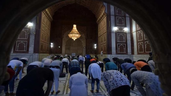 Muslim devotees offer namaz on the eve of Ramzan, in New Delhi, India, on Tuesday, April 13, 2021. (Photo by Sanjeev Verma/ Hindustan Times) Muslim devotees offer namaz on the eve of Ramzan, in New Delhi, India, on Tuesday, April 13, 2021. (Photo by Sanjeev Verma/ Hindustan Times)