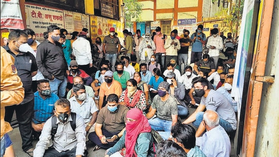 Relatives and friends of Covid patients stage a protest at the Gadikhana medical store as the Remdesivir injection was not available at stores, on Monday morning. (HT PHOTO) Relatives and friends of Covid patients stage a protest at the Gadikhana medical store as the Remdesivir injection was not available at stores, on Monday morning. (HT PHOTO)