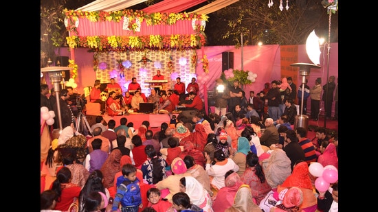 Jagran and chowki singers from Delhi-NCR share how their scheduled programmes have been either cancelled or shifted to the day time. (Photo: Vishnu Thakur/HT) Jagran and chowki singers from Delhi-NCR share how their scheduled programmes have been either cancelled or shifted to the day time. (Photo: Vishnu Thakur/HT)