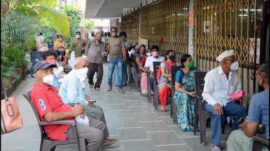 People wait to get vaccinated in Kalyan, Maharashtra, on Monday, April 12. (Rishikesh Choudhary/ Hindustan Times)