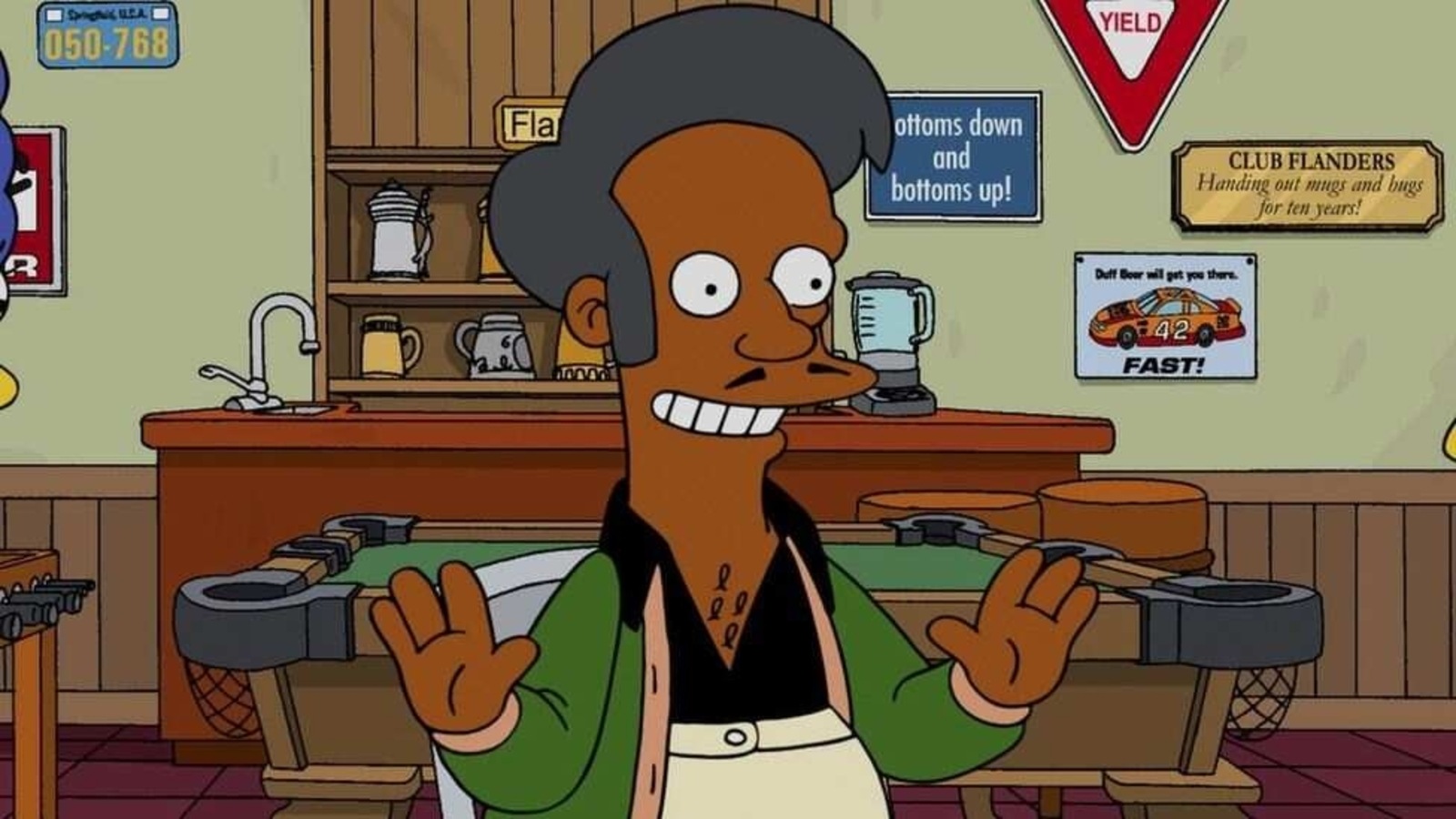 Hank Azaria feels he needs to apologise to every Indian for voicing Apu