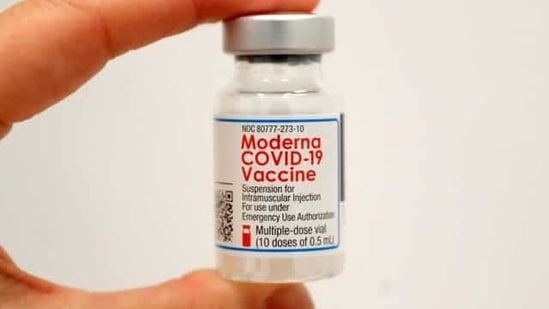 FILE PHOTO: A healthcare worker holds a vial of the Moderna COVID-19 Vaccine at a pop-up vaccination site operated by SOMOS Community Care during the coronavirus disease (COVID-19) pandemic in Manhattan in New York City, New York, U.S., January 29, 2021. REUTERS/Mike Segar/File Photo (REUTERS)