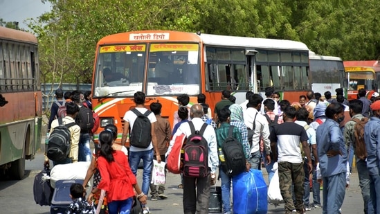 Migrant workers flock Kaushambi Bus Terminal in Ghaziabad on Wednesday (Photo by Sakib Ali /Hindustan Times)