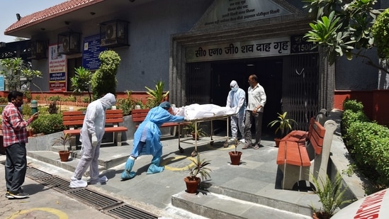 Experts believe the curbs announced last week may have come too late. (Photo by Sanchit Khanna / Hindustan Times) Experts believe the curbs announced last week may have come too late. (Photo by Sanchit Khanna / Hindustan Times)