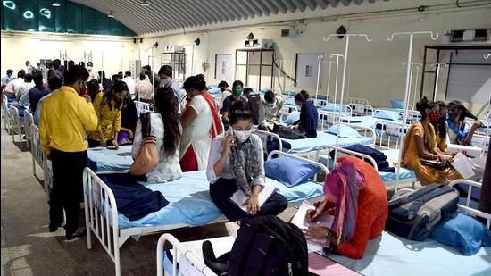Paramedical staff interacts with Covid-19 Patients at Nehru science centre in Mumbai on Tuesday, April 13. (ANI)