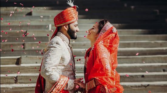 The big fats Indian wedding become the small intimate Indian wedding (Shutterstock)