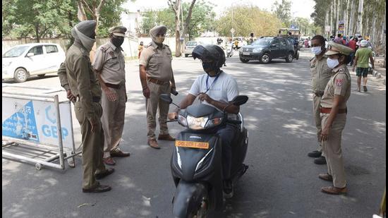 Police restricting entry to Dhakoli, which was declared a containment zone by the Mohali administration. (Sant Arora/HT) Police restricting entry to Dhakoli, which was declared a containment zone by the Mohali administration. (Sant Arora/HT)