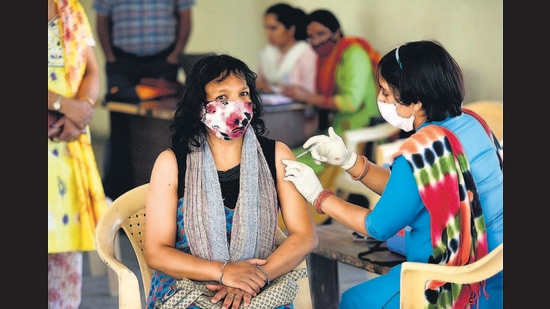 A woman is administered a dose of a Covid-19 vaccine at a camp organised at Community Center in sector 15, phase II of Gurugram. (Photo: Vipin Kumar/HT) A woman is administered a dose of a Covid-19 vaccine at a camp organised at Community Center in sector 15, phase II of Gurugram. (Photo: Vipin Kumar/HT)