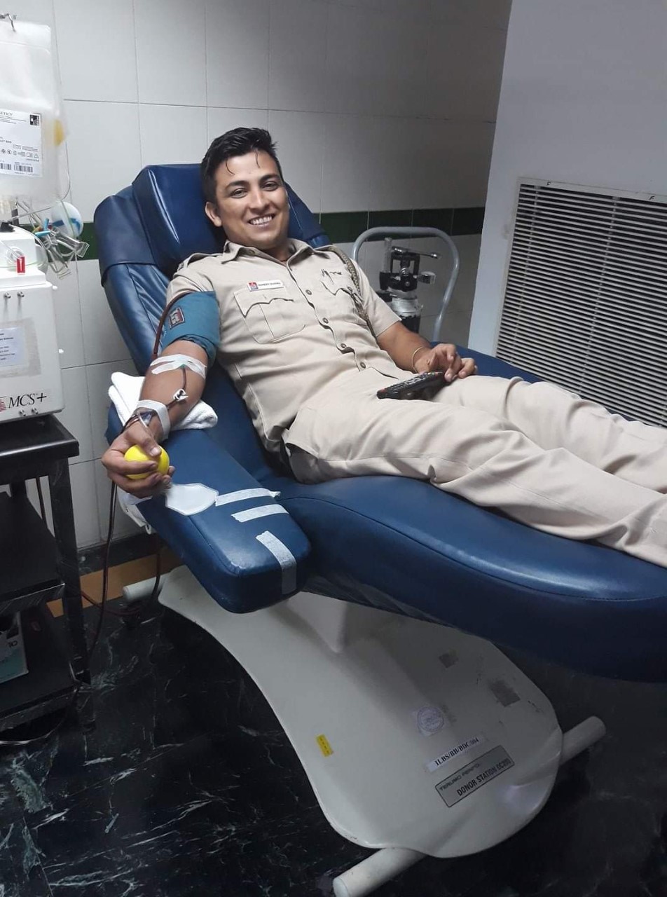 Constables Ravinder Dhariwal and Amit Phogat have created Delhi Police Jivendayani , a Facebook page that connects people in need to the police officers who can donate. (Photo: Ravinder Dhariwal) Constables Ravinder Dhariwal and Amit Phogat have created Delhi Police Jivendayani , a Facebook page that connects people in need to the police officers who can donate. (Photo: Ravinder Dhariwal)