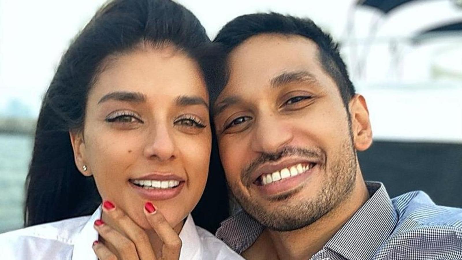 Arjun Kanungo plans to wait for 2022 for his grand wedding with on his marriage plans with Carla Dennis