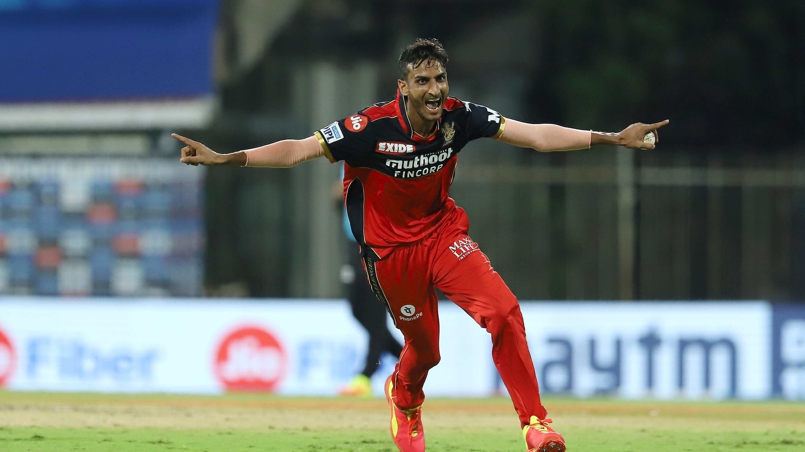 RCB's Shahbaz Ahmed credits captain Virat Kohli after picking 3 wkts in 1 over against SRH in IPL 2021