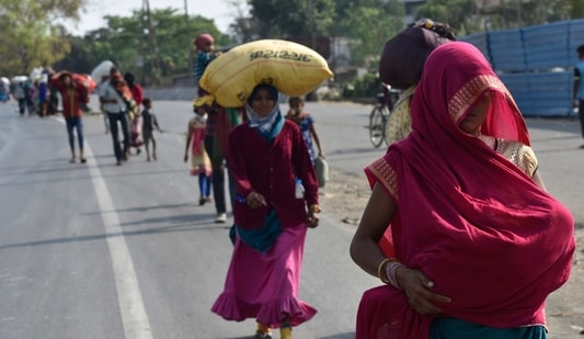 Migrants labours at Mumbai- Ahmedabad Highway head to their native place to Madhya Pradesh from Mira Road,Mumbai in this file picture from 2020. (Pramod Thakur/ Hindustan Times) Migrants labours at Mumbai- Ahmedabad Highway head to their native place to Madhya Pradesh from Mira Road,Mumbai in this file picture from 2020. (Pramod Thakur/ Hindustan Times)